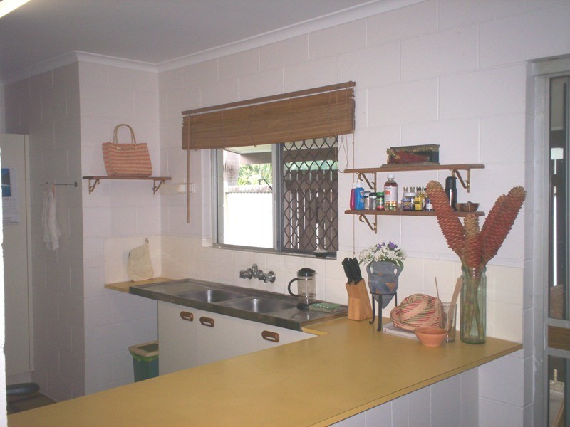 4 Frances Street, Mooroobool QLD 4870