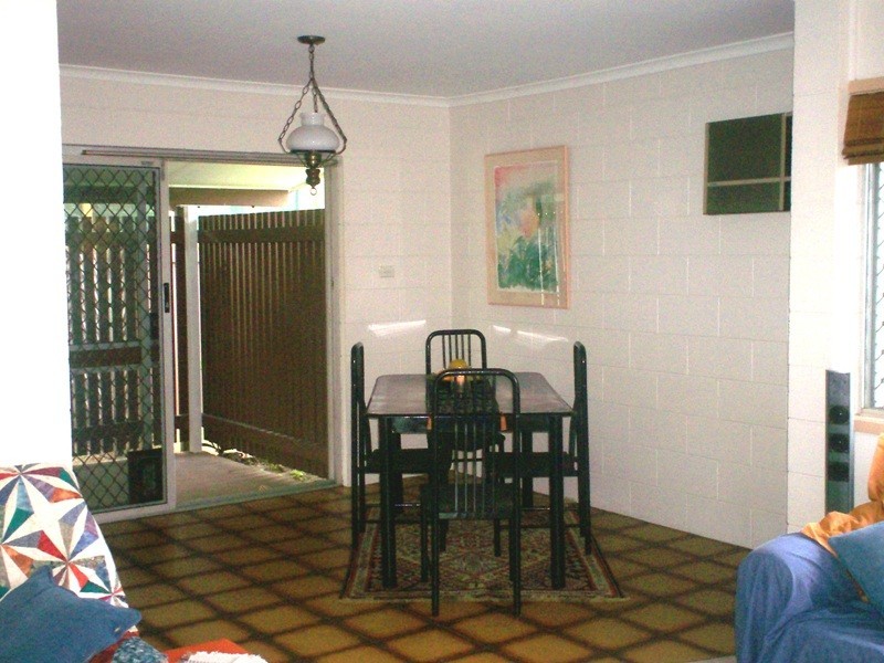 4 Frances Street, Mooroobool QLD 4870
