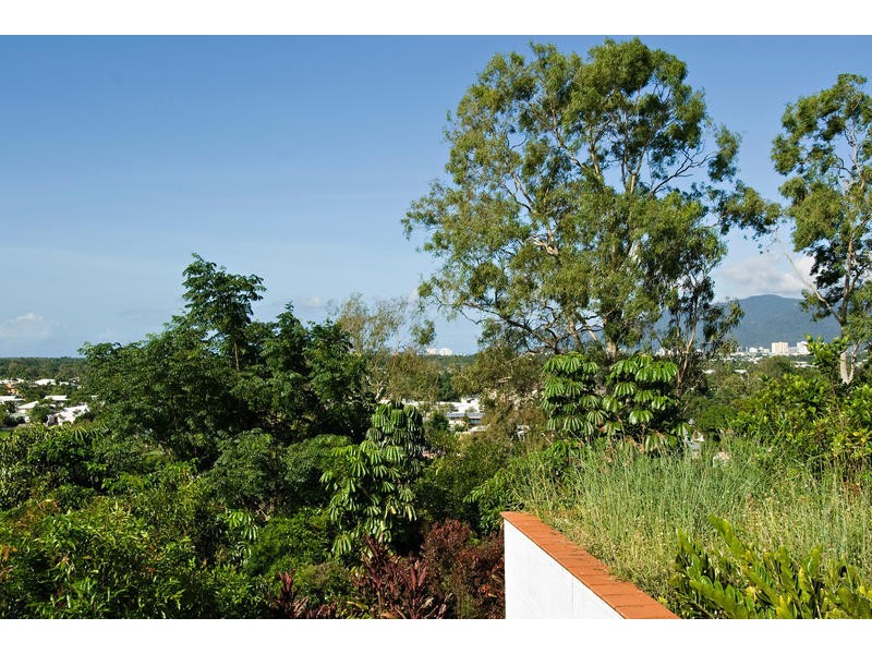 49/8 Munro Terrace, Mooroobool QLD 4870