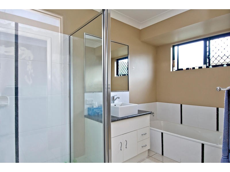 Bentley Park QLD 4869