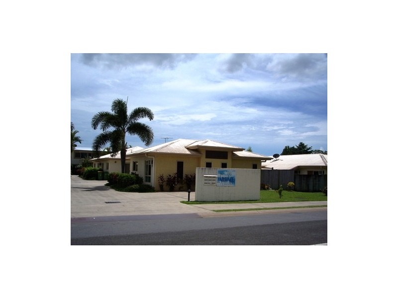 8/4 Pool Close, Woree QLD 4868