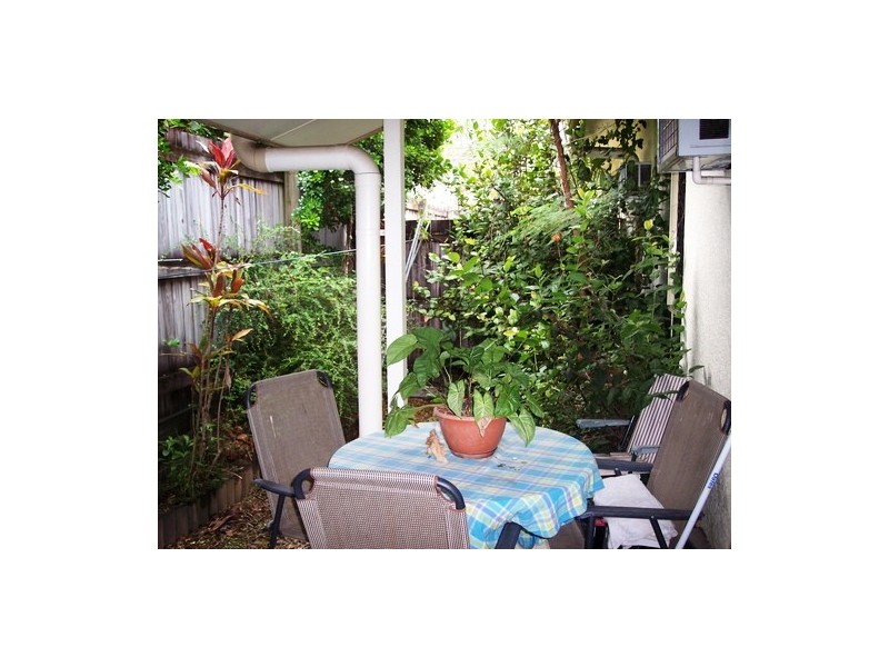 8/4 Pool Close, Woree QLD 4868
