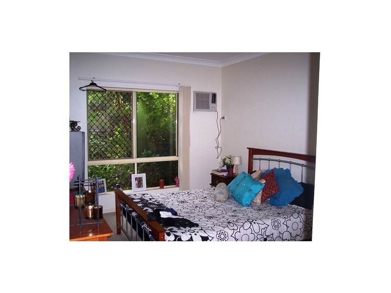8/4 Pool Close, Woree QLD 4868