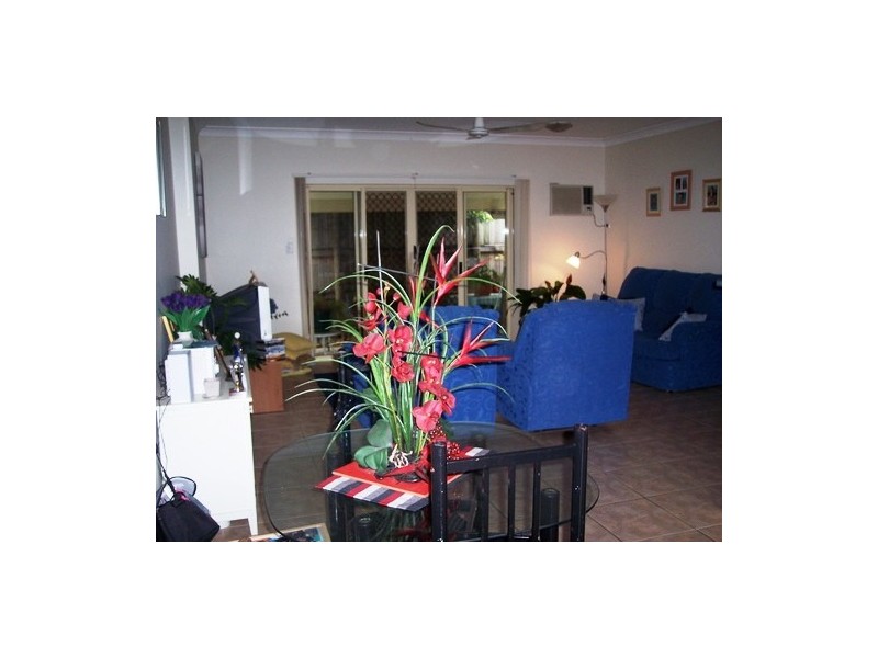 8/4 Pool Close, Woree QLD 4868