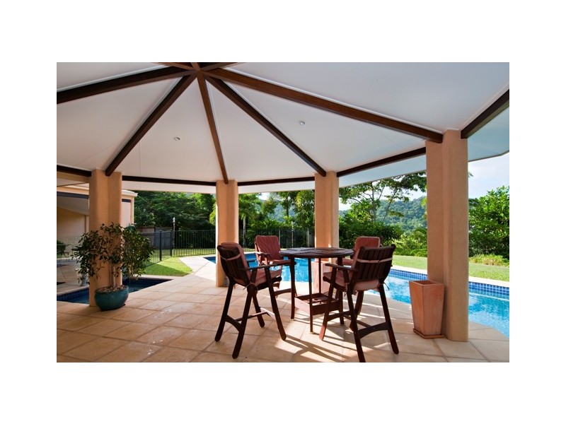 15  Hook Close, Brinsmead QLD 4870