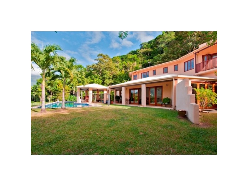 15  Hook Close, Brinsmead QLD 4870