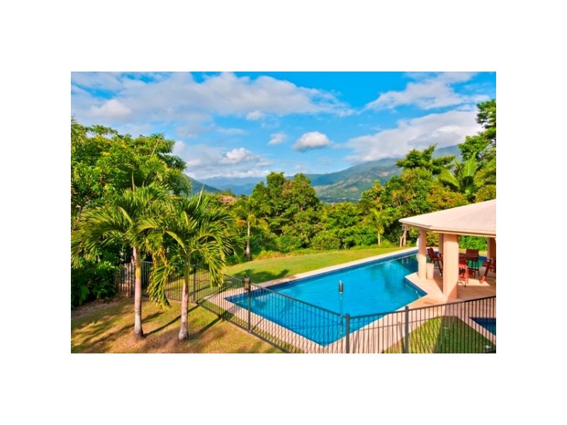 15  Hook Close, Brinsmead QLD 4870