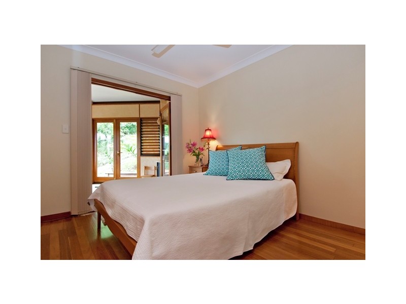 15  Hook Close, Brinsmead QLD 4870