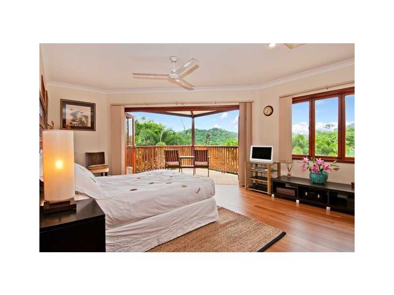 15  Hook Close, Brinsmead QLD 4870