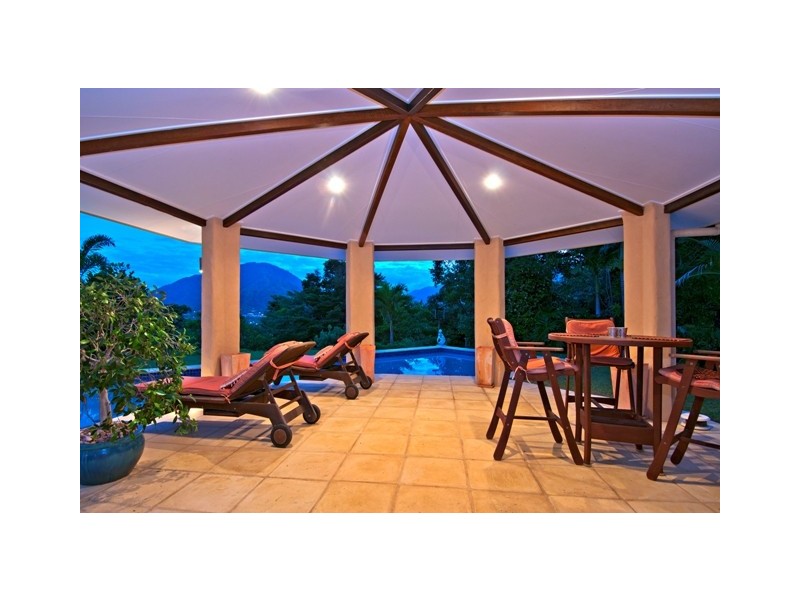 15  Hook Close, Brinsmead QLD 4870