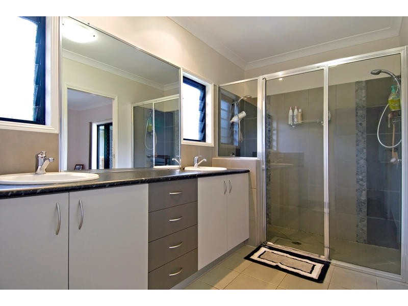 Bentley Park QLD 4869