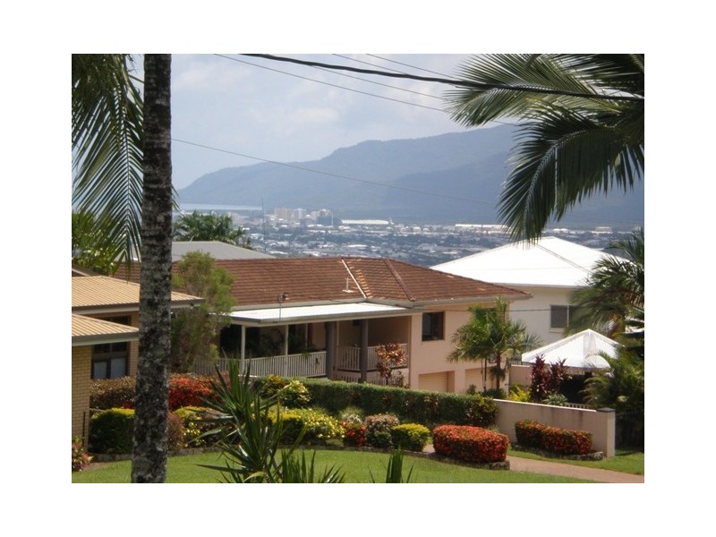 7 Crest Close, Bayview Heights QLD 4868