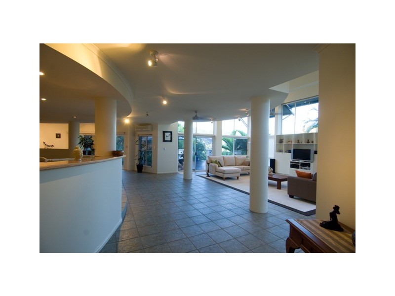 182  Hillview Crescent, Whitfield QLD 4870