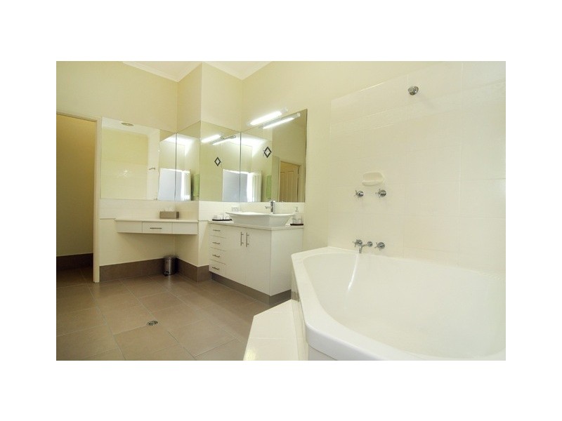 182  Hillview Crescent, Whitfield QLD 4870