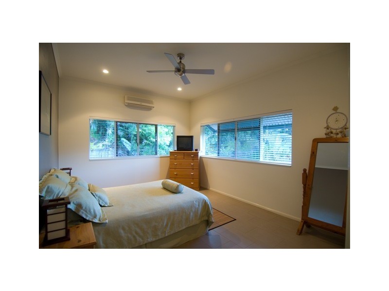 182  Hillview Crescent, Whitfield QLD 4870