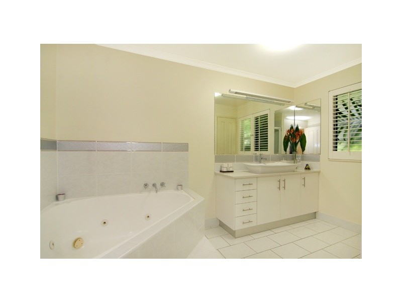 182  Hillview Crescent, Whitfield QLD 4870