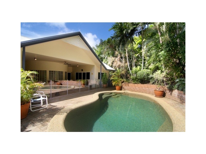 182  Hillview Crescent, Whitfield QLD 4870