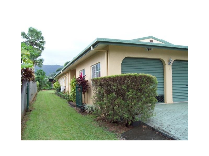 7 Wentworth Close, Bentley Park QLD 4869