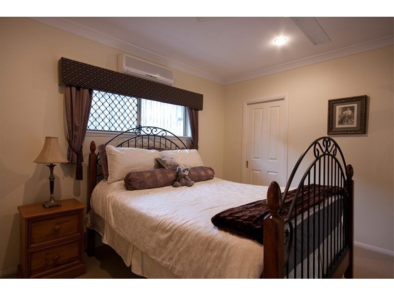 Bentley Park QLD 4869