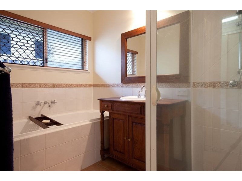 Bentley Park QLD 4869