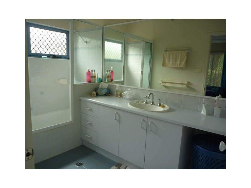 1 Blackbird Close, Bentley Park QLD 4869