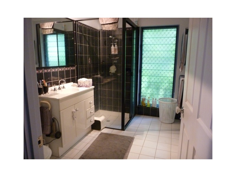 1 Blackbird Close, Bentley Park QLD 4869
