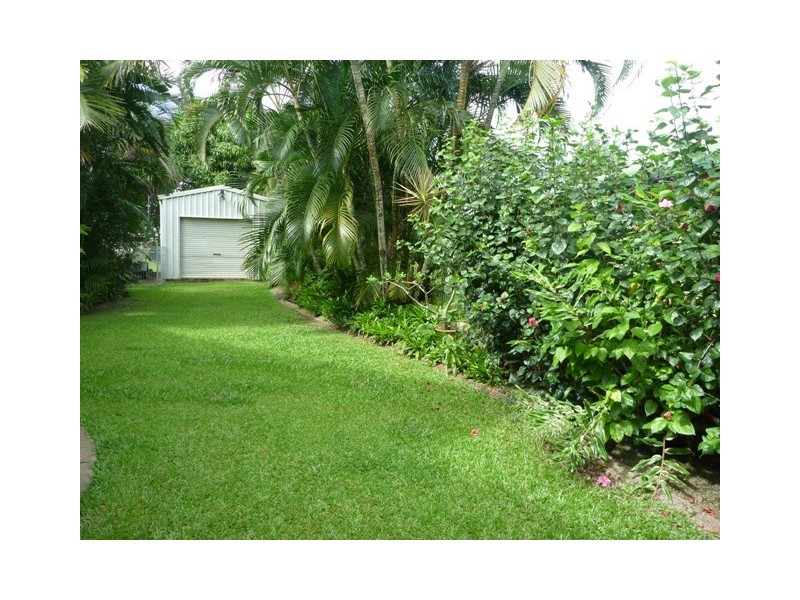 1 Blackbird Close, Bentley Park QLD 4869