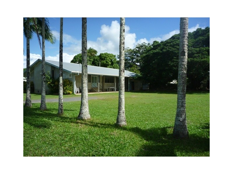 33-35 Yarrum Street, Earlville QLD 4870