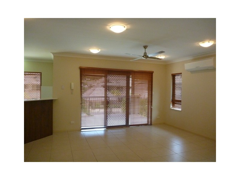 35/1 Robson Street,, Mooroobool QLD 4870