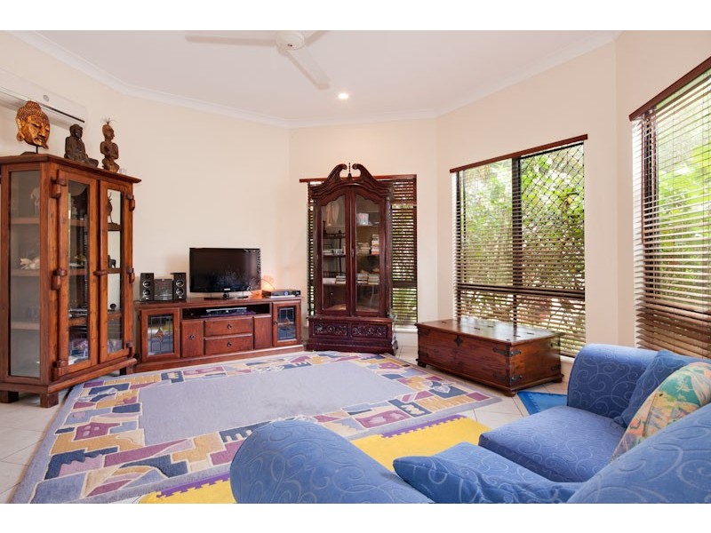 10 Beck Close, Bentley Park QLD 4869