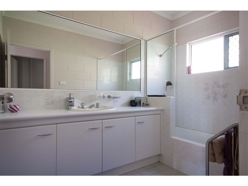 Bentley Park QLD 4869
