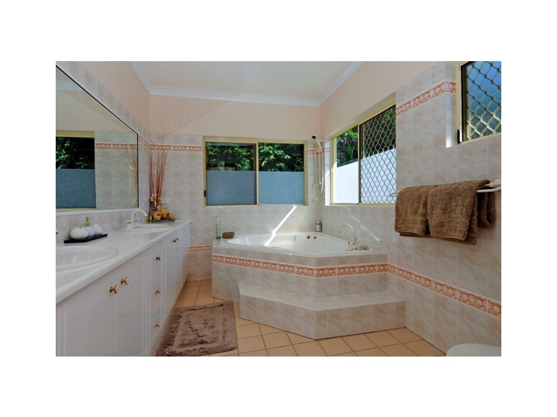 9  Tanganelli Close, Kanimbla QLD 4870