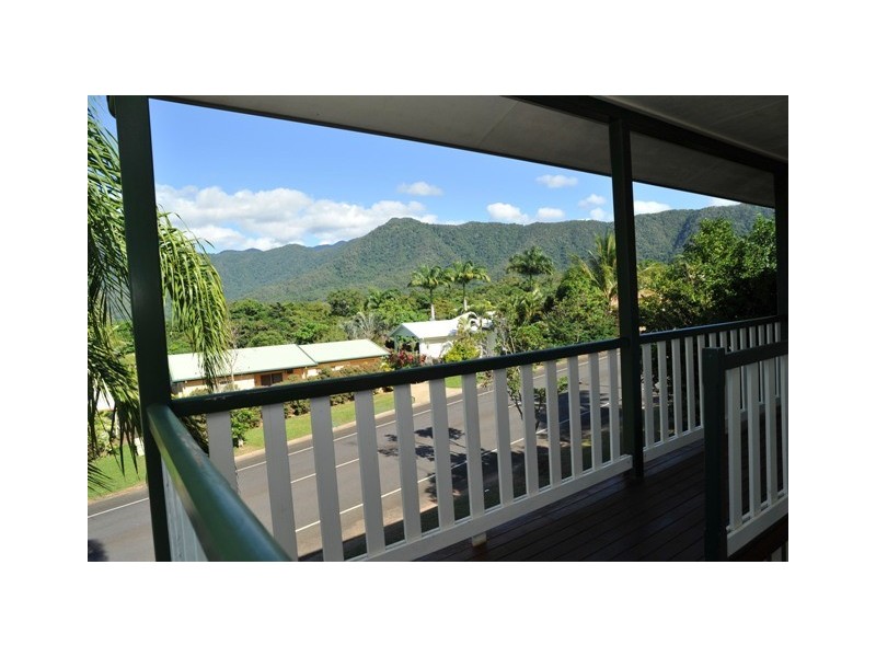 1 Guthrie Close, Bentley Park QLD 4869