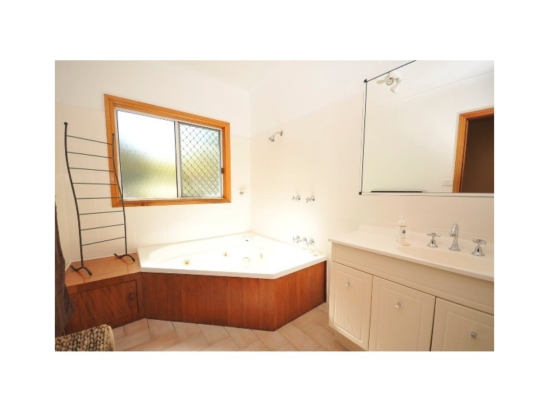 1 Guthrie Close, Bentley Park QLD 4869