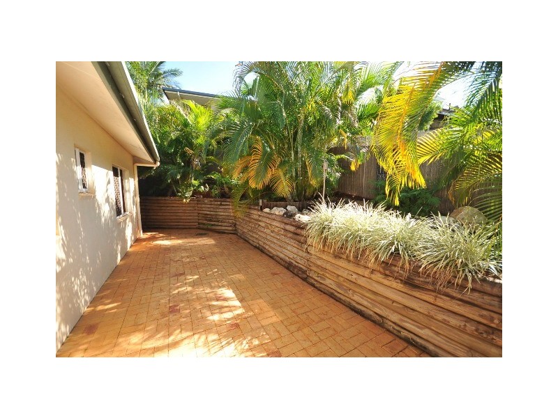 1 Guthrie Close, Bentley Park QLD 4869