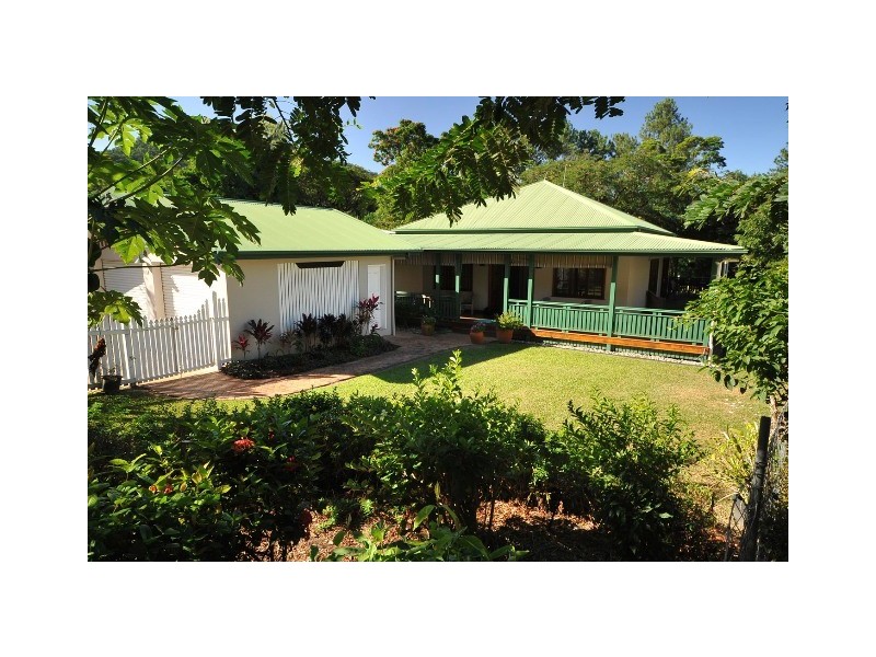 14 McHugh Crescent, Whitfield QLD 4870