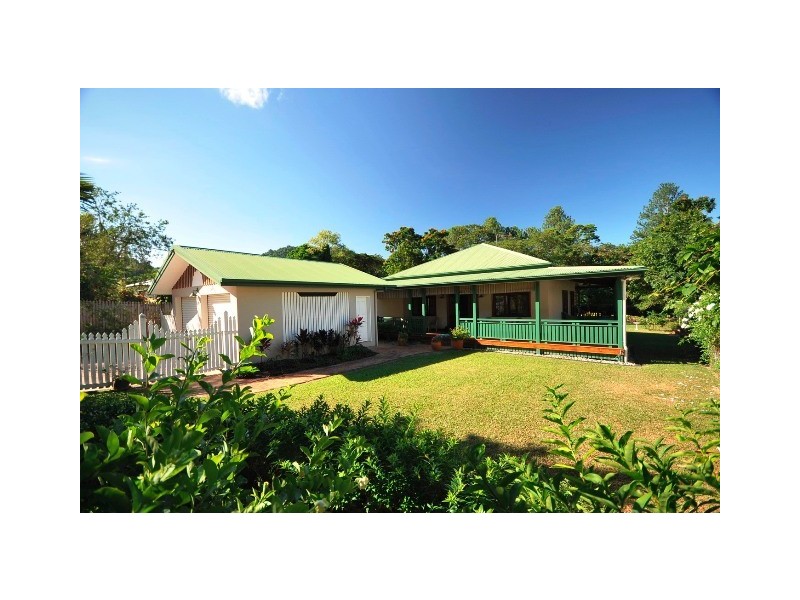 14 McHugh Crescent, Whitfield QLD 4870