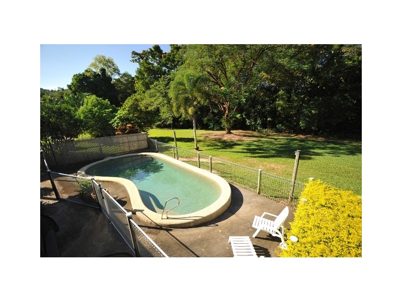 14 McHugh Crescent, Whitfield QLD 4870