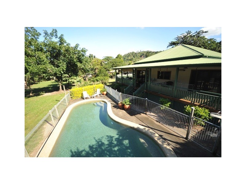 14 McHugh Crescent, Whitfield QLD 4870