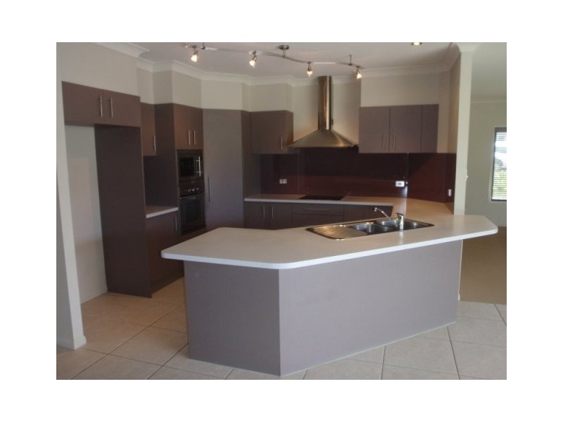 14  Lucy Close, Kanimbla QLD 4870