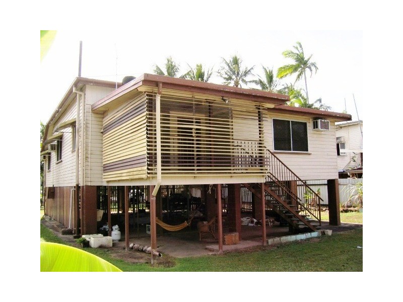 39 Smith Street, Cairns North QLD 4870