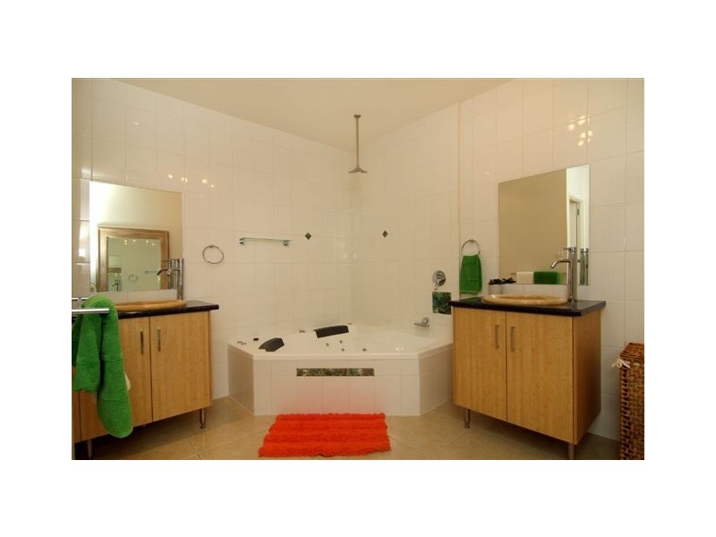 176  Sydney Close, Bayview Heights QLD 4868