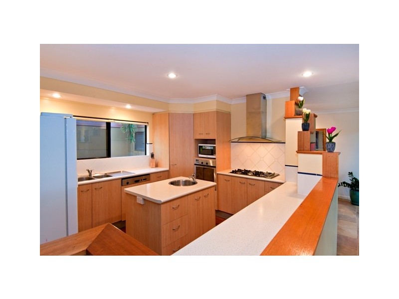 10  Strutton Place, City View Estate, Mooroobool QLD 4870