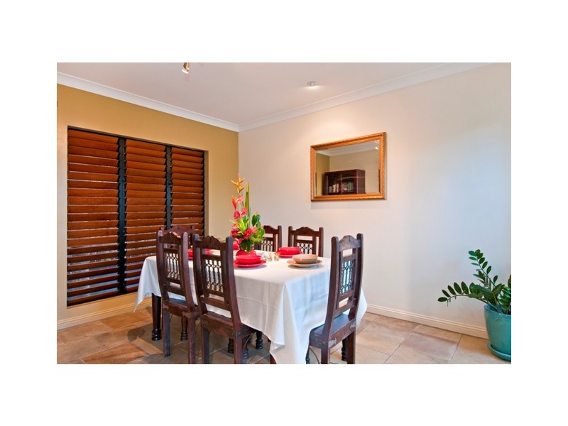 10  Strutton Place, City View Estate, Mooroobool QLD 4870