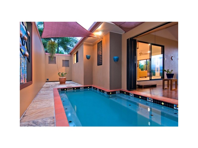 10  Strutton Place, City View Estate, Mooroobool QLD 4870