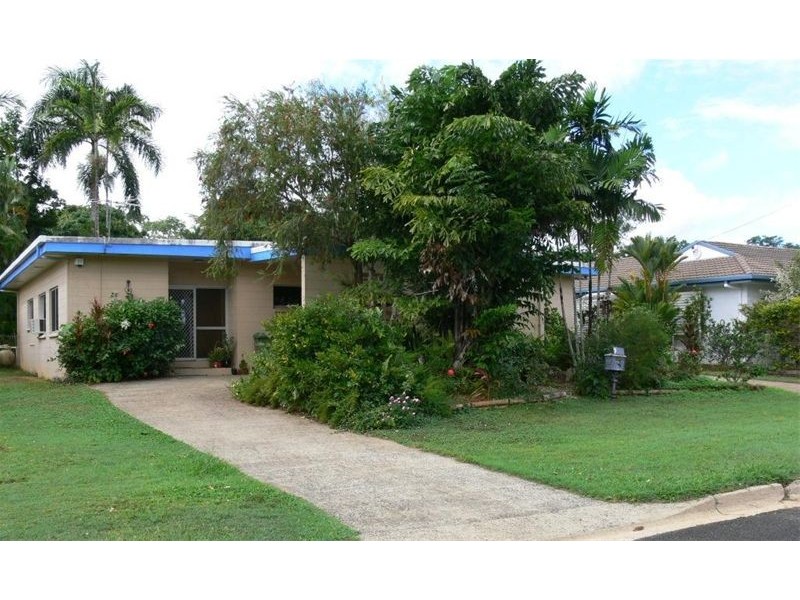 9 Woomala Street, Woree QLD 4868
