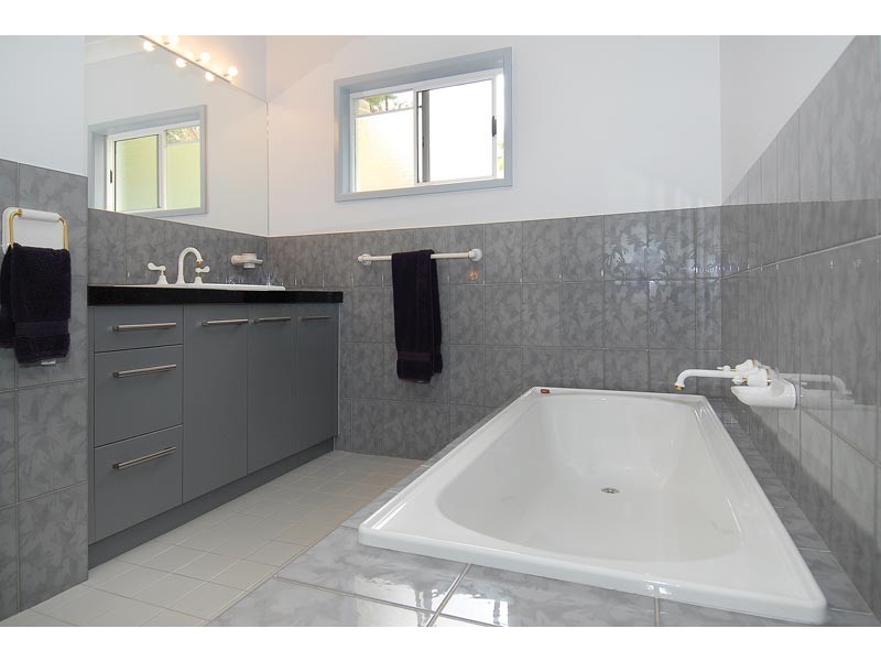 273  Toogood Road, Bayview Heights QLD 4868