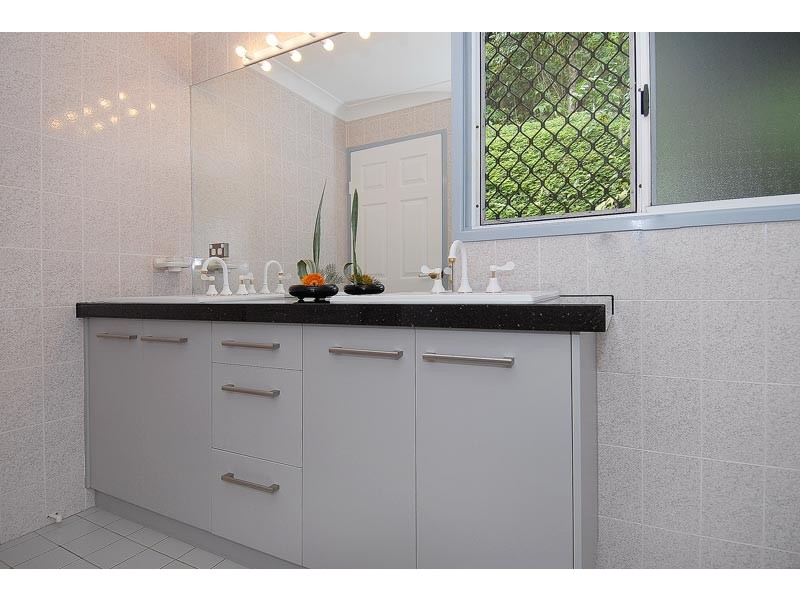 273  Toogood Road, Bayview Heights QLD 4868