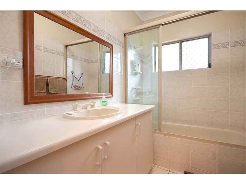 Bentley Park QLD 4869