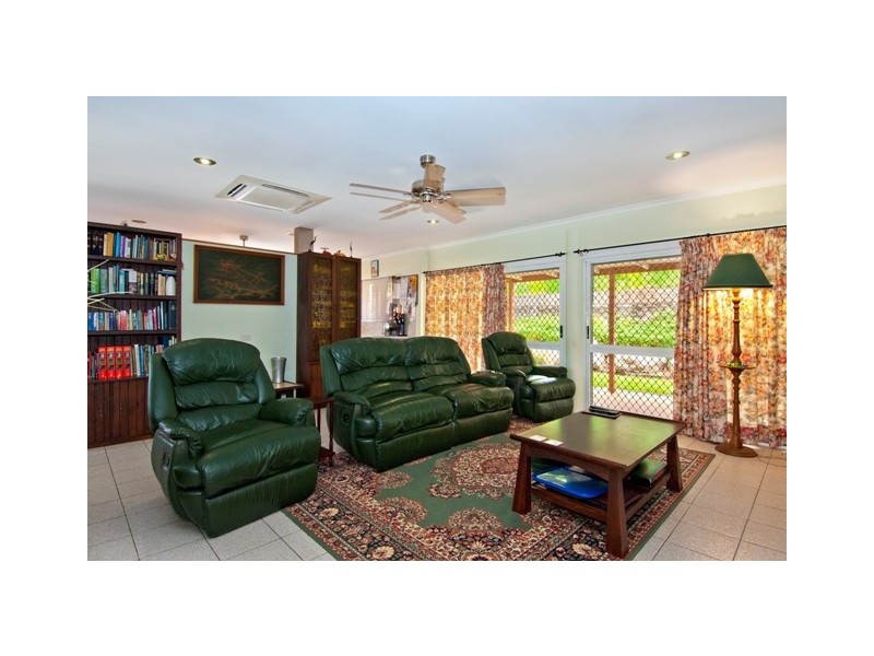 7 Olfersia Court, Mooroobool QLD 4870